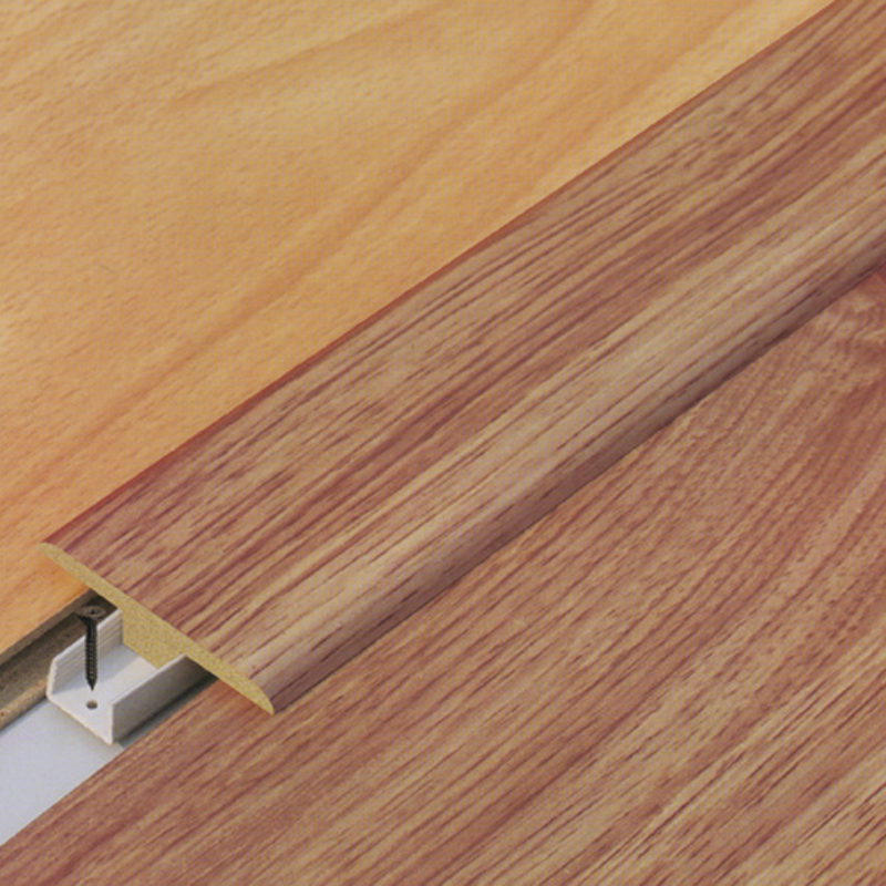 Stampaggio a T in laminato a scatto di facile installazione con binario