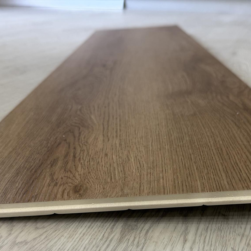 Copertura per gradini in WPC per la ristrutturazione di vecchi gradini di scale